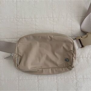 Lululemon Everywhere Belt Bag 1L